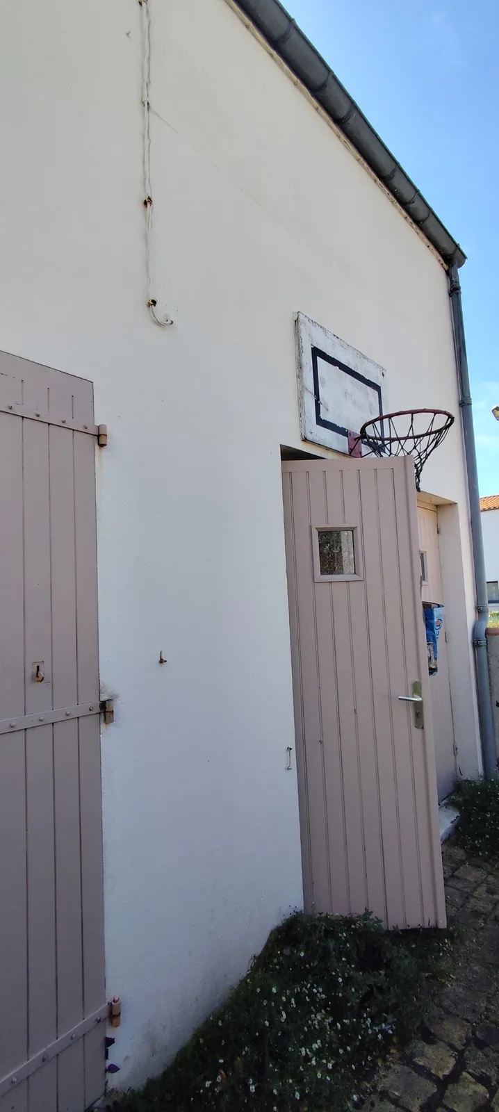 Mur de garage après nettoyage