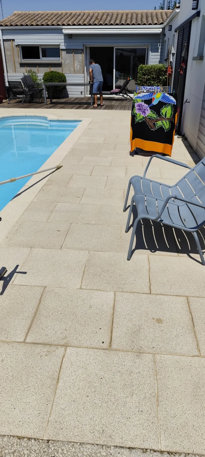 Dallage de piscine après nettoyage